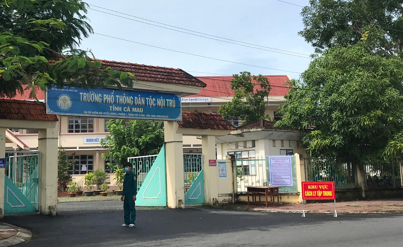 Khu cách ly tập trung tại một ngôi trường ở trung tâm thành phố Cà Mau
