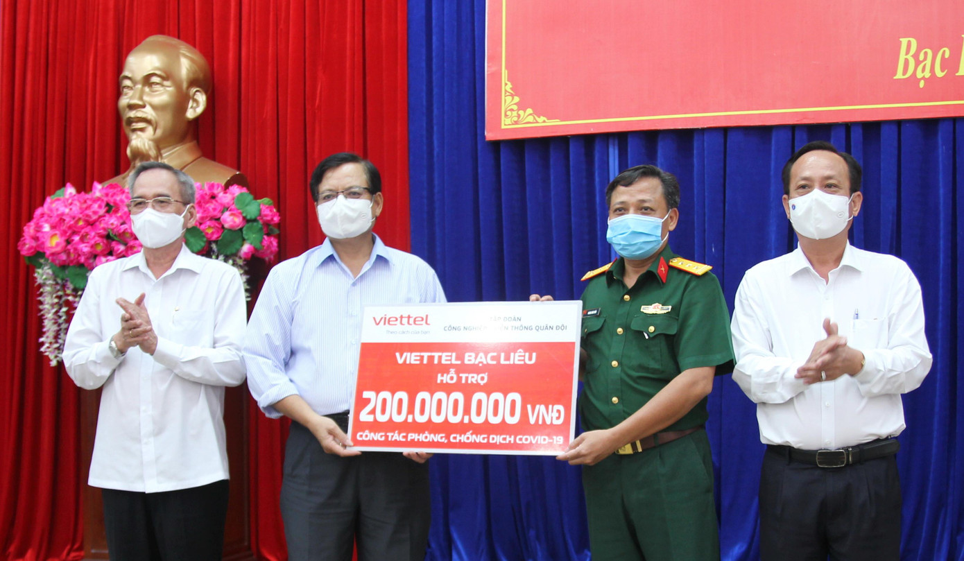 Viettel Bạc Liêu ủng hộ 200.000.000đ công tác phòng chống Covid- 19 tỉnh Bạc Liêu