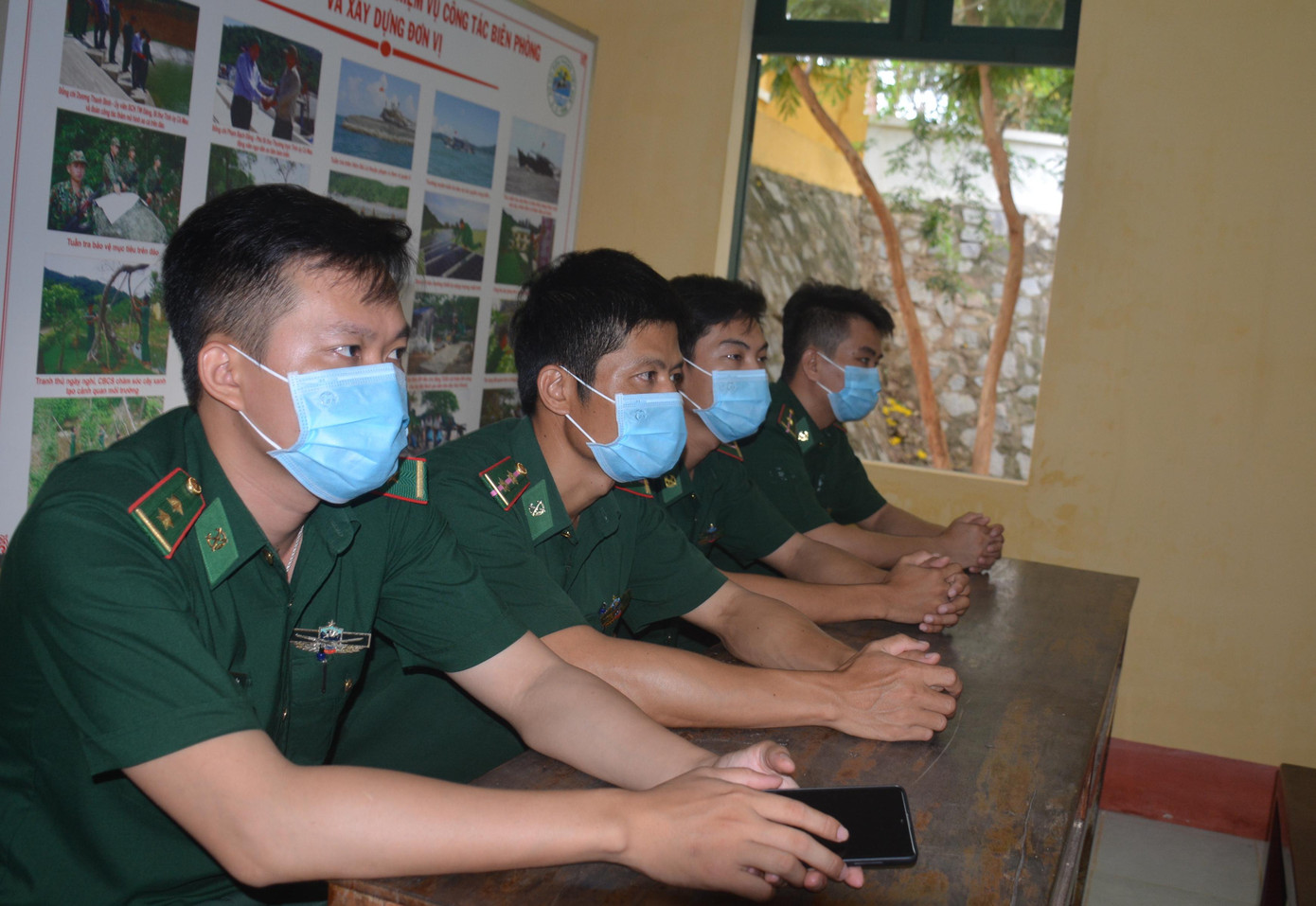 Chuẩn bị vào bầu cử tại Đồn biên phòng Hòn Khoai