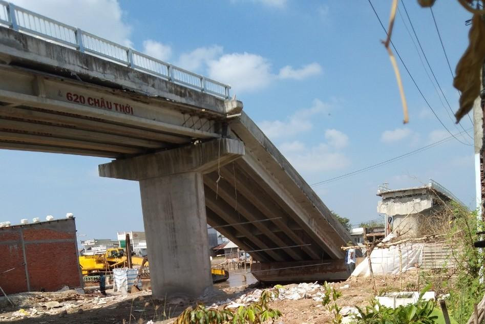 Hiện trường vụ sập cầu Hiện trường vụ sập cầu