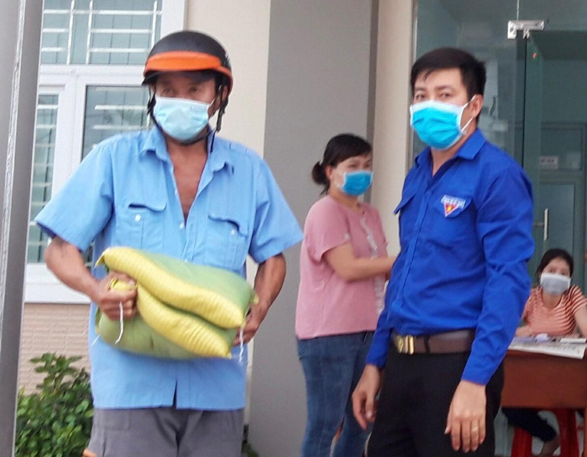 Nhiều hoạt động hỗ trợ bà con gặp khó khăn phòng chống dịch COVID-19 tại Cà Mau