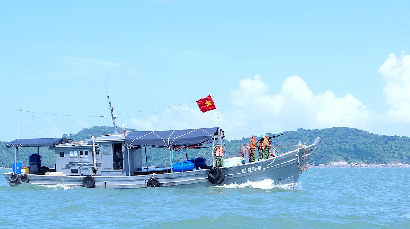 Công tác tuần tra trên vùng biển Cà Mau nhằm ngăn chặn nhập cảnh trái phép Công tác tuần tra trên vùng biển Cà Mau nhằm ngăn chặn nhập cảnh trái phép