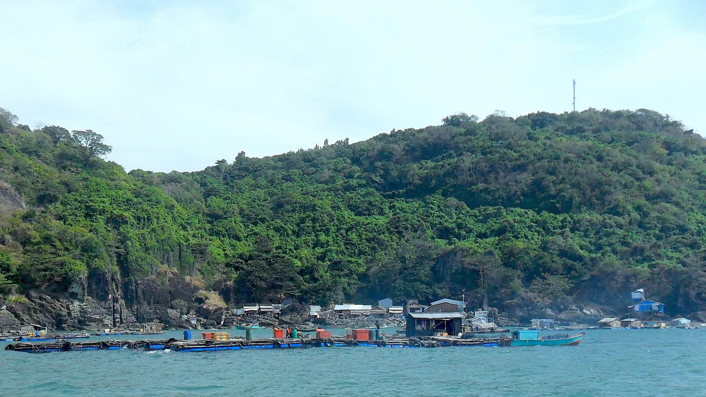 Đông đảo ngư dân chọn các đảo làm điểm tựa hậu cần nghề cá