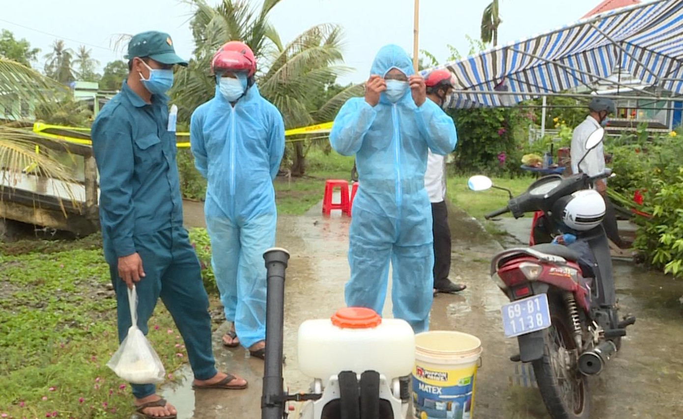 Tiêu độc khử khuẩn khu vực phát hiện 2 ca dương tính SARS- CoV-2