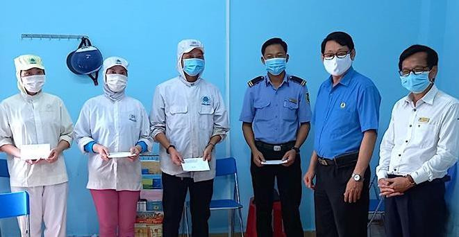 Lao động tại xí nghiệp chế biến thuỷ sản xuất khẩu sản xuất 3 tại chỗ được chia sẻ khó khăn