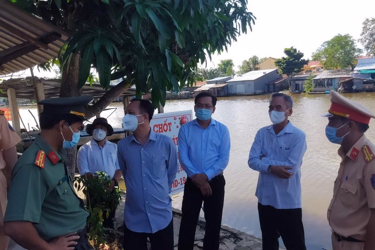 Lãnh đạo tỉnh Bạc Liêu đến hiện trường chỉ đạo lực lượng chức năng làm tốt nhiệm vụ phòng chống dịch