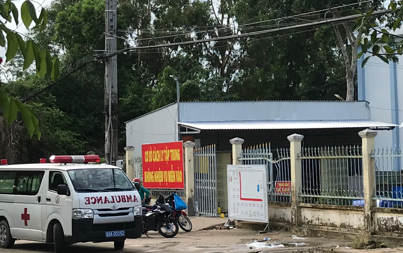 Những người về từ vùng dịch được cách ly tập trung ngay khi đến Cà Mau