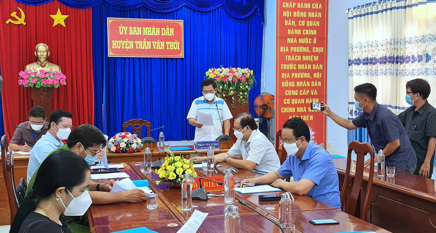 Ông Trần Tấn Công, Chủ tịch UBND huyện Trần Văn Thời báo cáo vụ việc Ông Trần Tấn Công, Chủ tịch UBND huyện Trần Văn Thời báo cáo vụ việc