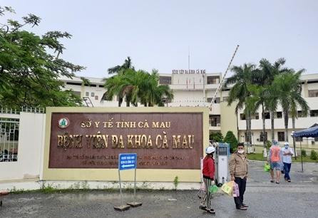 Bệnh viện đa khoa Cà Mau đang chữa trị nhiều bệnh nhân chuyển nặng, cao tuổi, có nhiều bệnh nền phức tạp Bệnh viện đa khoa Cà Mau đang chữa trị nhiều bệnh nhân chuyển nặng, cao tuổi, có nhiều bệnh nền phức tạp