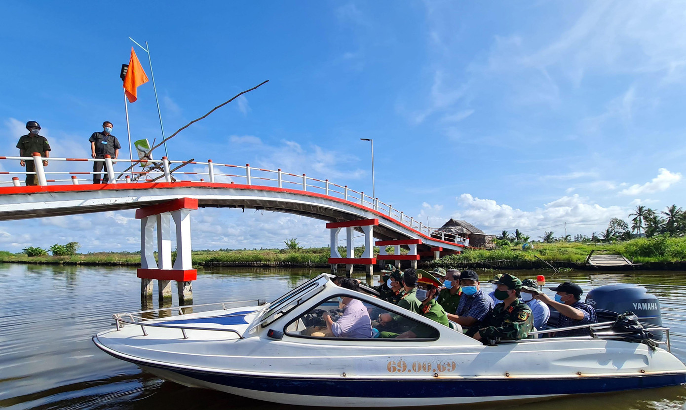 Kiểm soát chặt người vào tỉnh Cà Mau trên đường bộ lẫn đường thủy