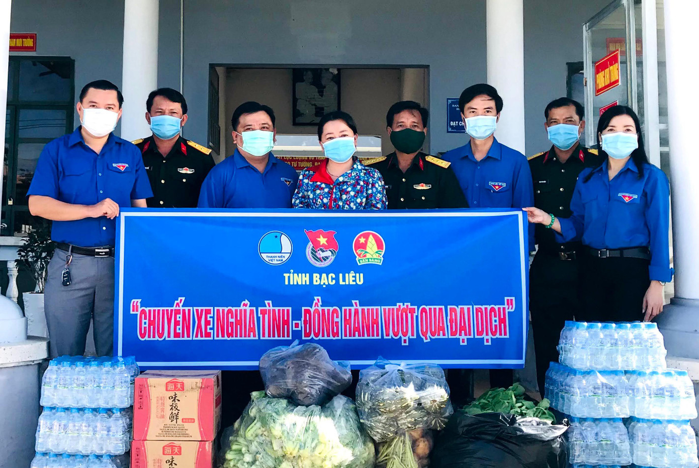 Từ khi khởi hành, đã có 3 chuyến xe đến với đồng chí, đồng bào đang gặp khó khăn nơi phòng chống dịch Từ khi khởi hành, đã có 3 chuyến xe đến với đồng chí, đồng bào đang gặp khó khăn nơi phòng chống dịch