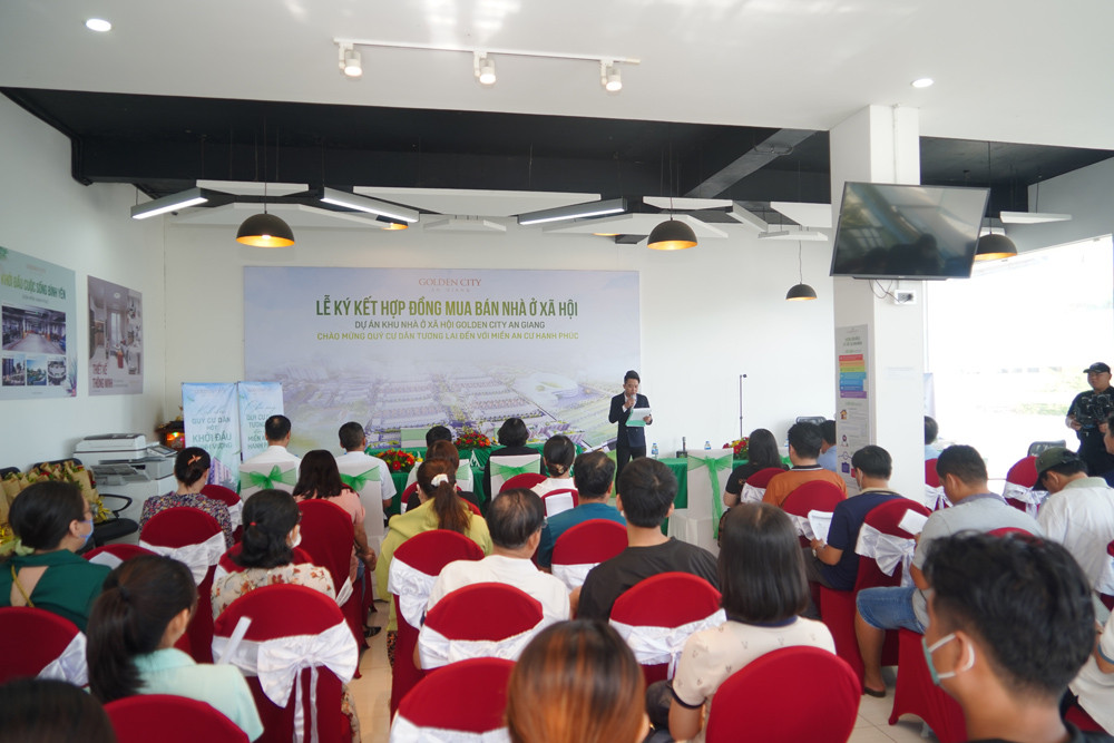 Đông đảo khách hàng đến tham dự Lễ ký kết Hợp đồng Mua bán Nhà ở xã hội dự án khu nhà ở xã hội Golden City An Giang
