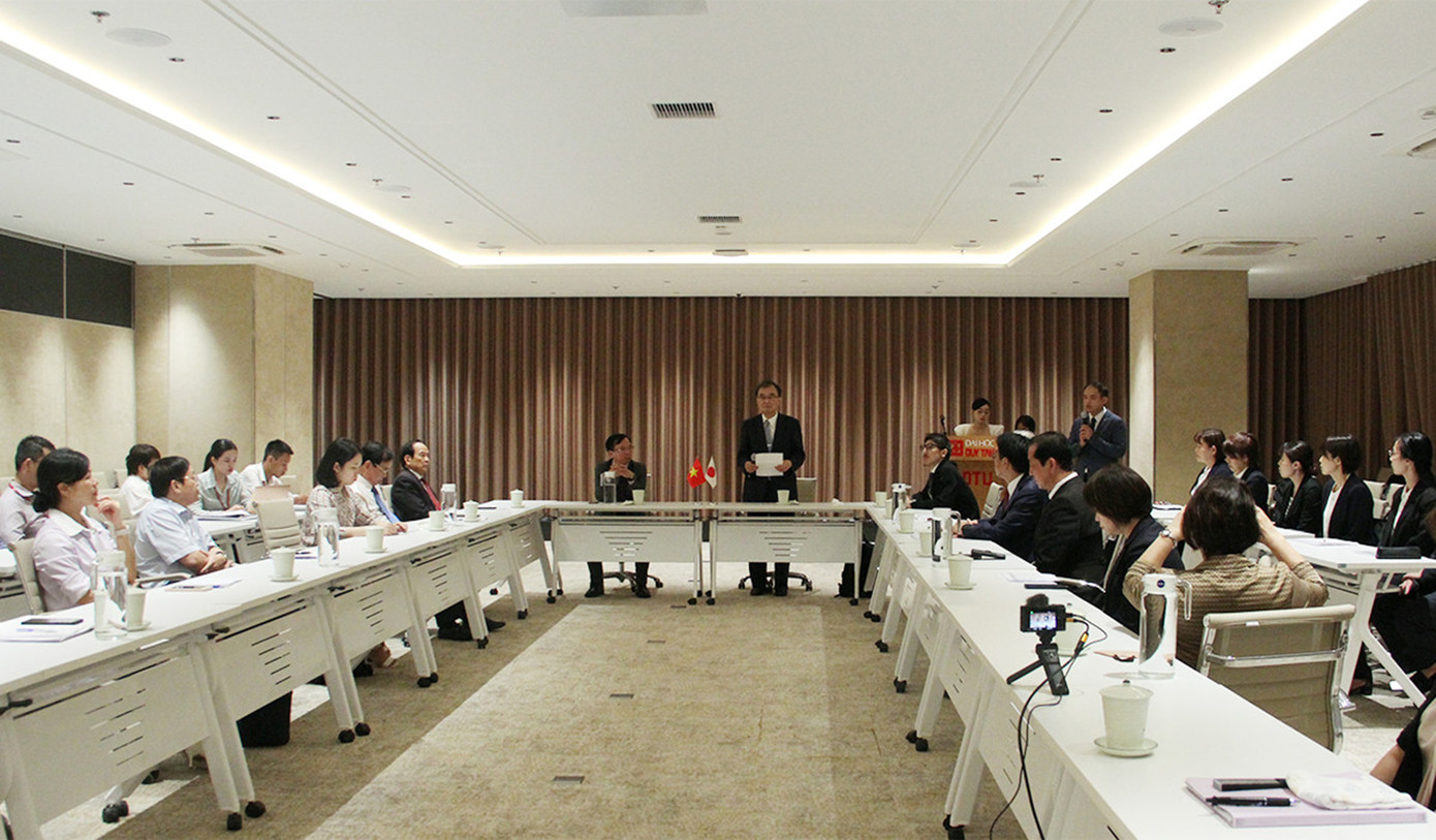 Đại diện 3 đơn vị cùng trao đổi thảo luận tại ĐH Duy Tân