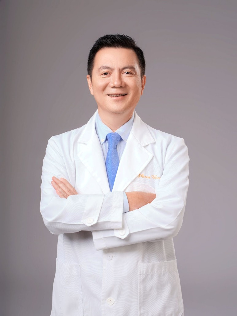 Căng sợi chỉ vàng được thực hiện dưới “Bàn Tay Vàng” bác sĩ Phan Thanh Hào Căng sợi chỉ vàng được thực hiện dưới “Bàn Tay Vàng” bác sĩ Phan Thanh Hào