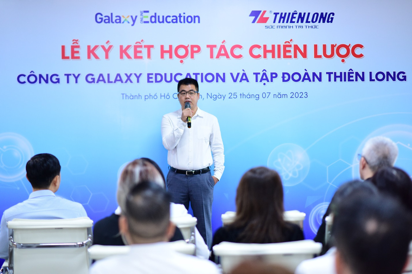 Ông Phạm Giang Linh, Tổng giám đốc Công ty Galaxy Education phát biểu trong lễ ký kết