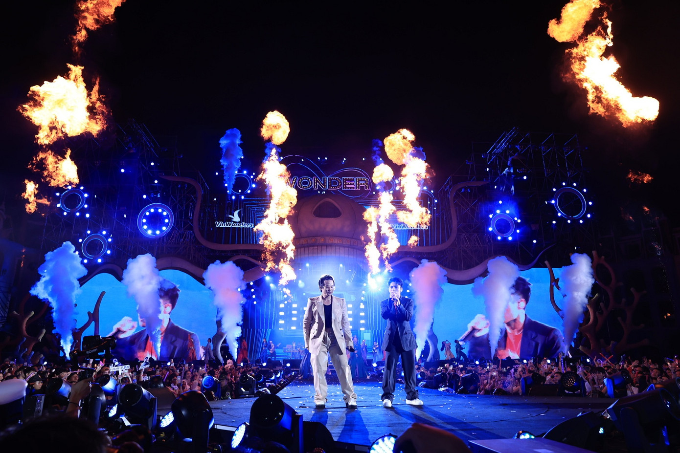 Hà Anh Tuấn và MONO hòa giọng tại đại nhạc hội 8Wonder