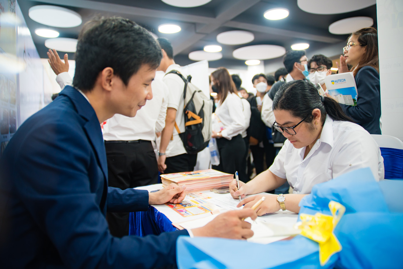 Nhà tuyển dụng tích cực “săn” nhân tài tại HUTECH