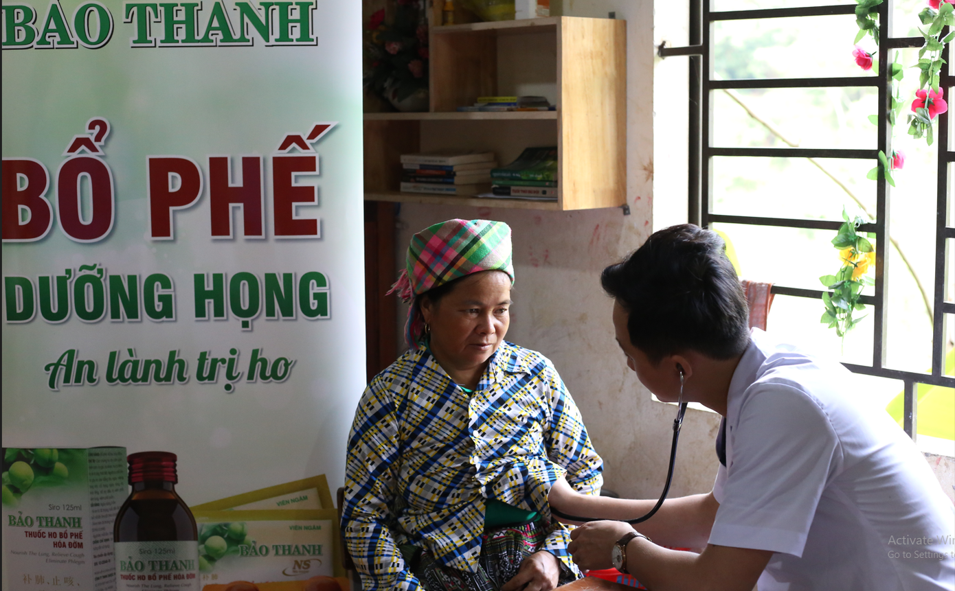 Bác sỹ Nguyễn Văn Linh - Bệnh viện Đa khoa TP Vinh - Nghệ An thăm khám, tư vấn phòng tránh bệnh hô hấp cho đồng bào Bác sỹ Nguyễn Văn Linh - Bệnh viện Đa khoa TP Vinh - Nghệ An thăm khám, tư vấn phòng tránh bệnh hô hấp cho đồng bào