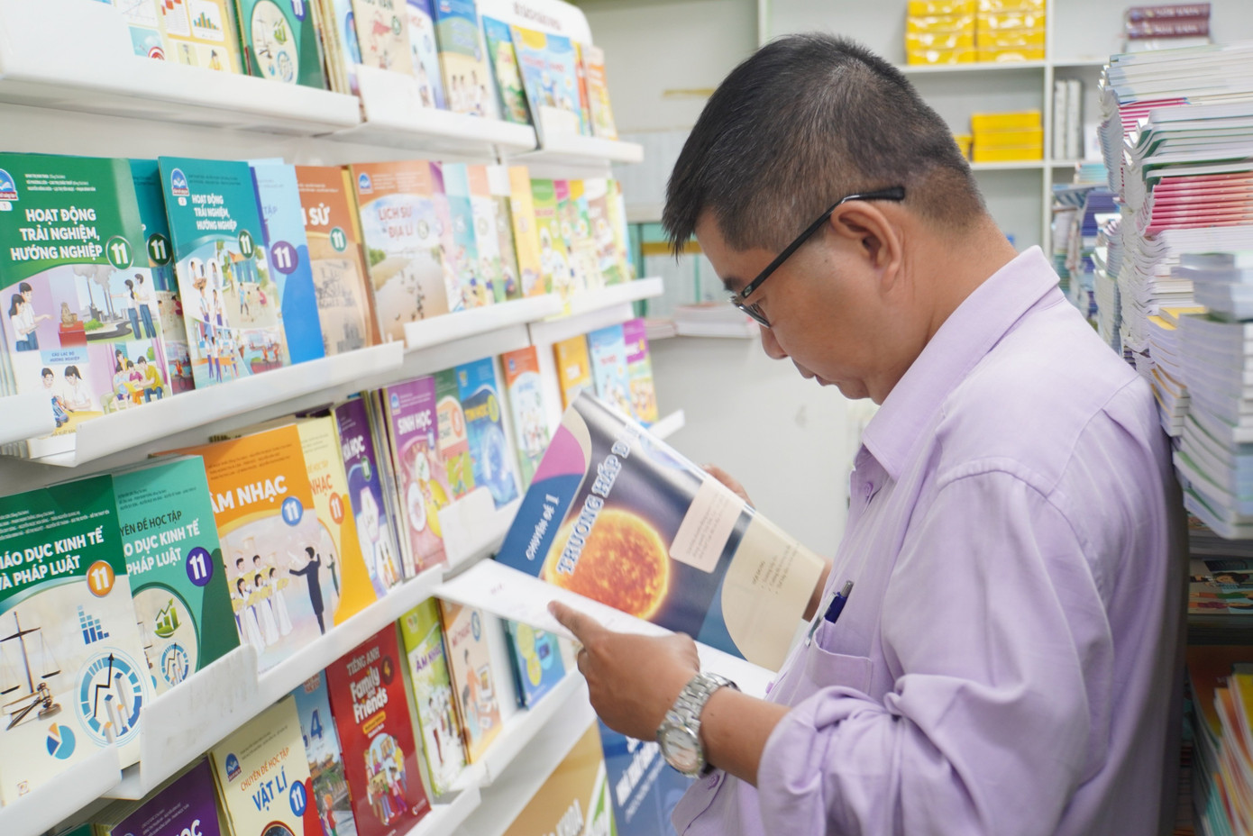 SGK lớp 4,8,11 tại cửa hàng SGK lớp 4,8,11 tại cửa hàng