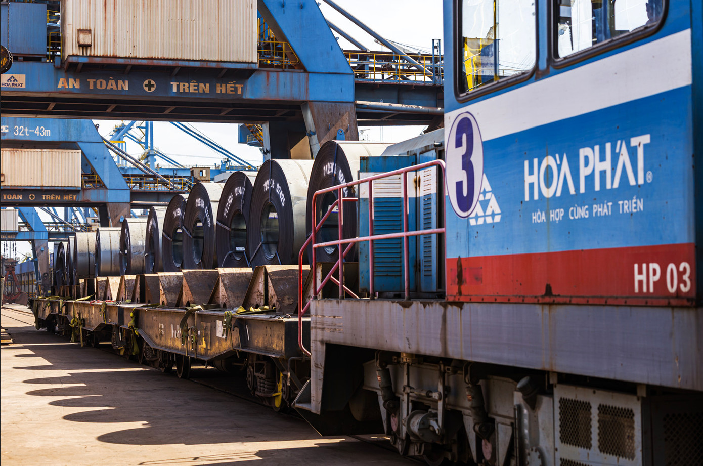 Với 251.000 tấn, sản phẩm HRC của Khu liên hợp sản xuất gang thép Hòa Phát Dung Quất đạt mức cao nhất tính từ tháng tháng 11/2022 đến nay