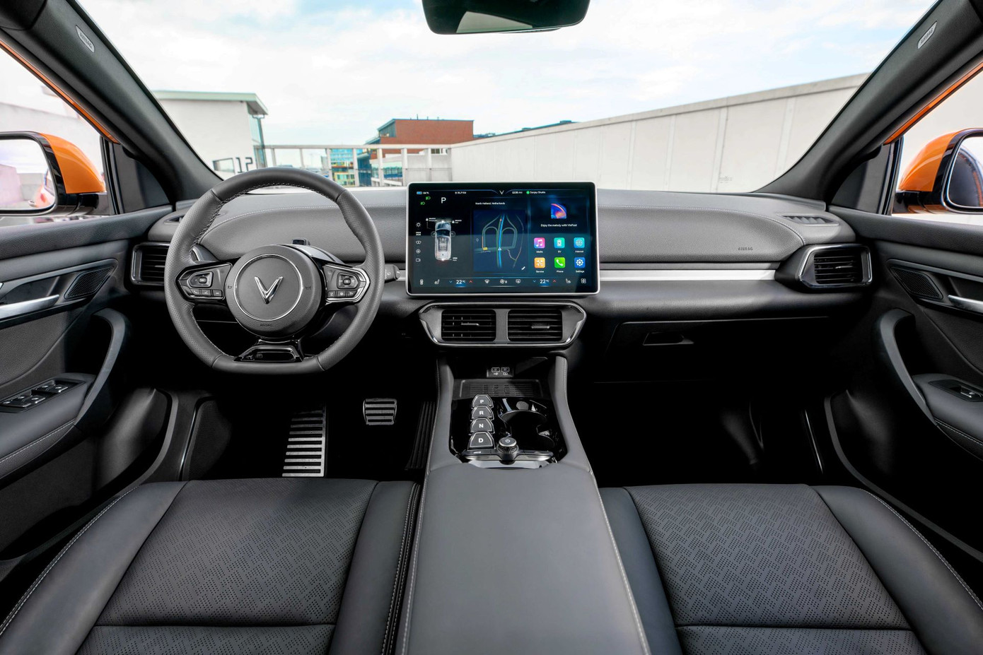 VF 8 có cabin hiện đại, không gian rộng rãi.