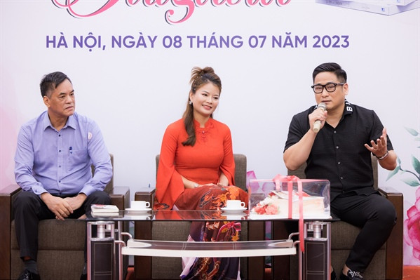 Phó Chủ tịch Hội Việt - Bulgaria tại Hà Nội, nhà báo Nguyễn Vũ Cân và diễn viên Minh Tiệp đã có những chia sẻ về cuốn sách của Tina Yuan Phó Chủ tịch Hội Việt - Bulgaria tại Hà Nội, nhà báo Nguyễn Vũ Cân và diễn viên Minh Tiệp đã có những chia sẻ về cuốn sách của Tina Yuan