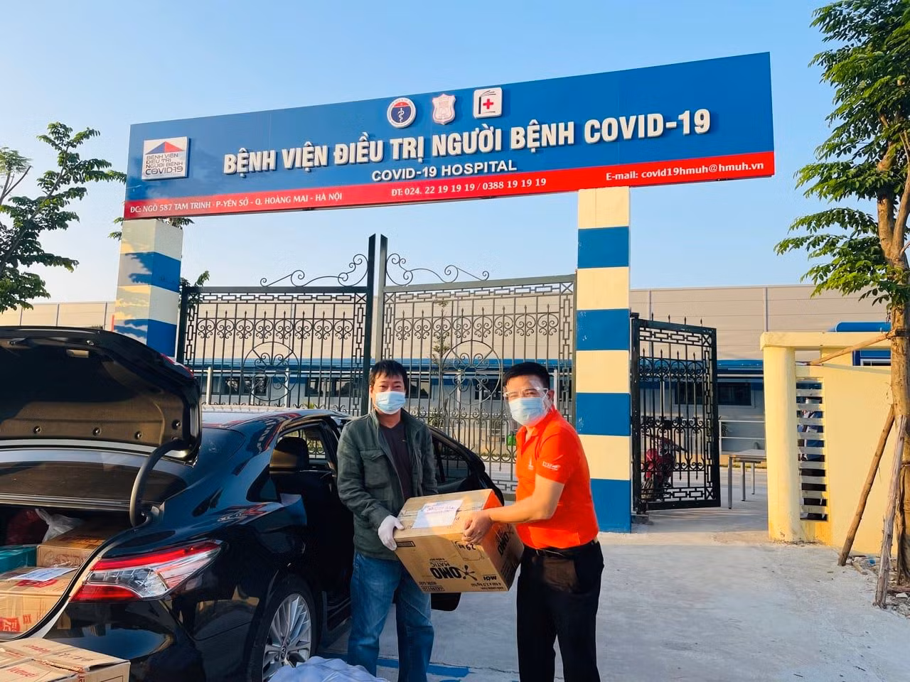 2021 Công đoàn PVEP tặng vật phẩm y tế các công đoàn viên bị Covid tại Trụ sở PVEP