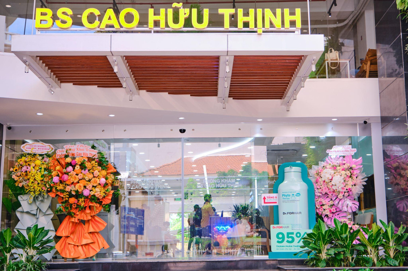 Bác sĩ Cao Hữu Thịnh lựa chọn Dr.FORHAIR cho dịch vụ chăm sóc mẹ và bé ở phòng khám mới