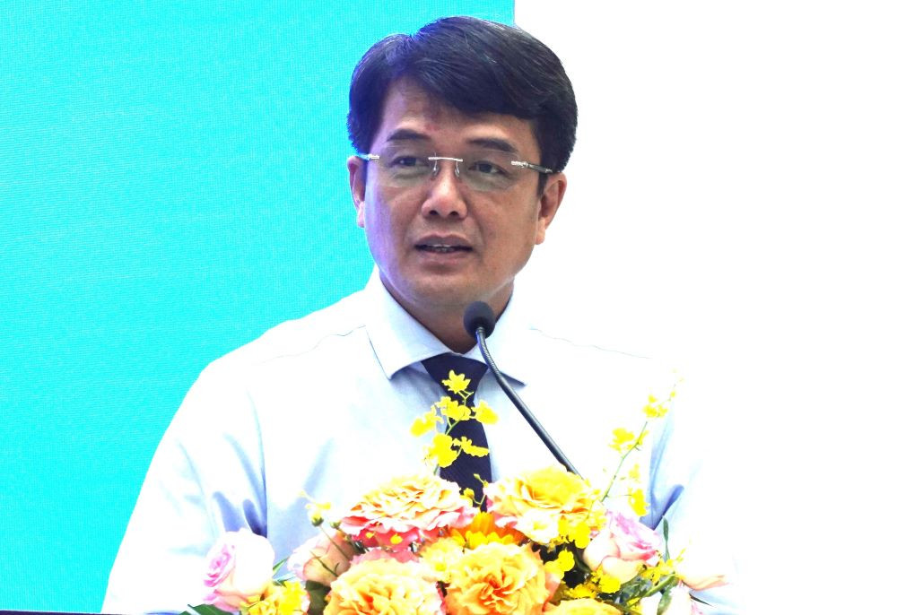 Trưởng ban Dân vận Tỉnh ủy Bình Dương Bùi Thanh Nhân phát biểu Trưởng ban Dân vận Tỉnh ủy Bình Dương Bùi Thanh Nhân phát biểu