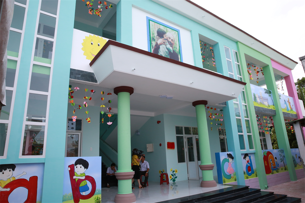 Trường Mầm non Hành Đức được xây dựng khang trang, bề thế từ nguồn kinh phí tài trợ ASXH của Công ty BSR