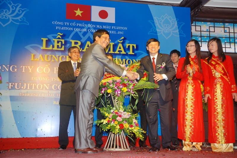 Lễ ra mắt Công ty CP Tôn mạ màu FUJITON - thành viên của TONMAT Group năm 2011. Lễ ra mắt Công ty CP Tôn mạ màu FUJITON - thành viên của TONMAT Group năm 2011.