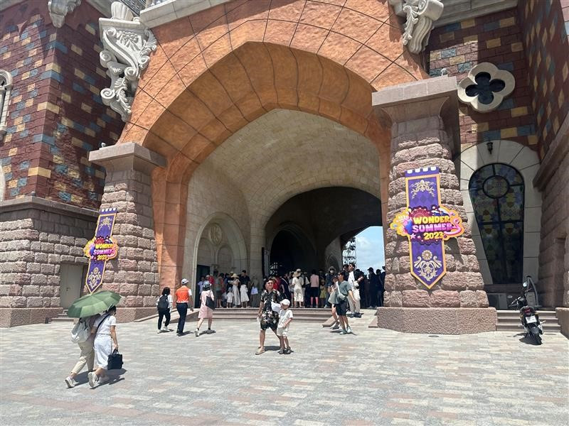 Sự chuẩn bị kỳ công cho siêu đại nhạc hội tầm cỡ thế giới 8Wonder mang đến diện mạo đẹp mắt, khác lạ khắp công viên chủ đề VinWonders và đảo Hòn Tre. Buổi tối 20/7, những hình ảnh lộ ra từ sân khấu 8Wonder nhanh chóng khiến “cư dân mạng” trầm trồ.