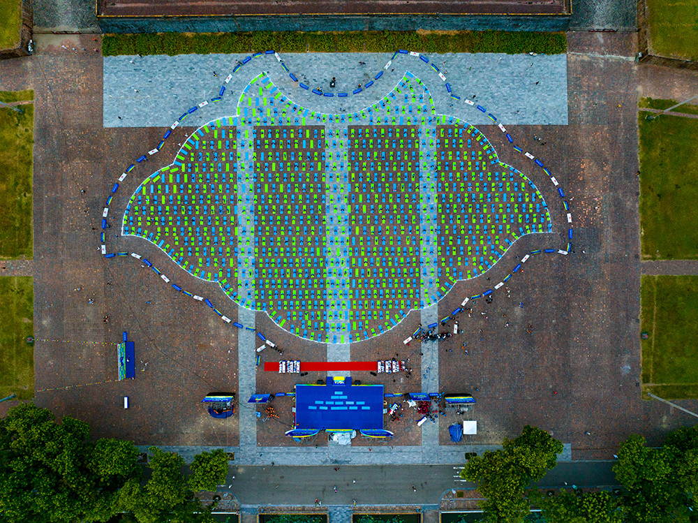 Ngày nay, biểu tượng chiếc Khánh được sử dụng phổ biến trong các ấn phẩm, biểu trưng, vật phẩm lưu niệm của tỉnh Thừa Thiên Huế. Tái hiện hình chiếc khánh thông qua đồng diễn Yoga thể hiện tinh thần tôn trọng và gìn giữ những giá trị văn hóa truyền thống. Ngày nay, biểu tượng chiếc Khánh được sử dụng phổ biến trong các ấn phẩm, biểu trưng, vật phẩm lưu niệm của tỉnh Thừa Thiên Huế. Tái hiện hình chiếc khánh thông qua đồng diễn Yoga thể hiện tinh thần tôn trọng và gìn giữ những giá trị văn hóa truyền thống.