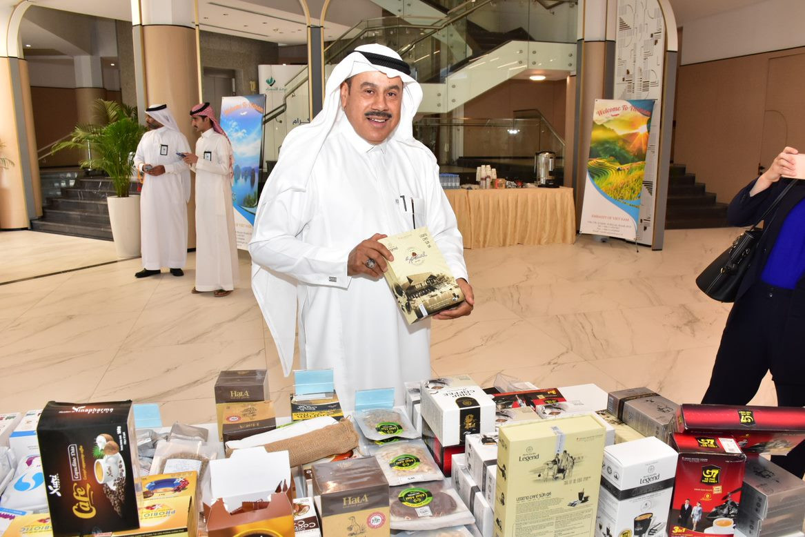 Các sản phẩm cà phê Trung Nguyên Legend được Đại sứ quán Việt Nam tại Ả-rập Xê-út lựa chọn giới thiệu trong các sự kiện hợp tác kinh tế, văn hóa, ngoại giao giữa hai nước. Các sản phẩm cà phê Trung Nguyên Legend được Đại sứ quán Việt Nam tại Ả-rập Xê-út lựa chọn giới thiệu trong các sự kiện hợp tác kinh tế, văn hóa, ngoại giao giữa hai nước.