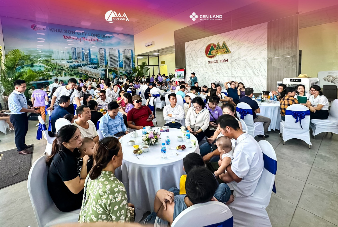 Sự kiện mở bán căn hộ cao cấp thu hút nhiều khách hàng tham dự.