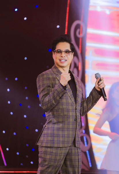 Danh ca Ngọc Sơn trong liveshow “Tình con”