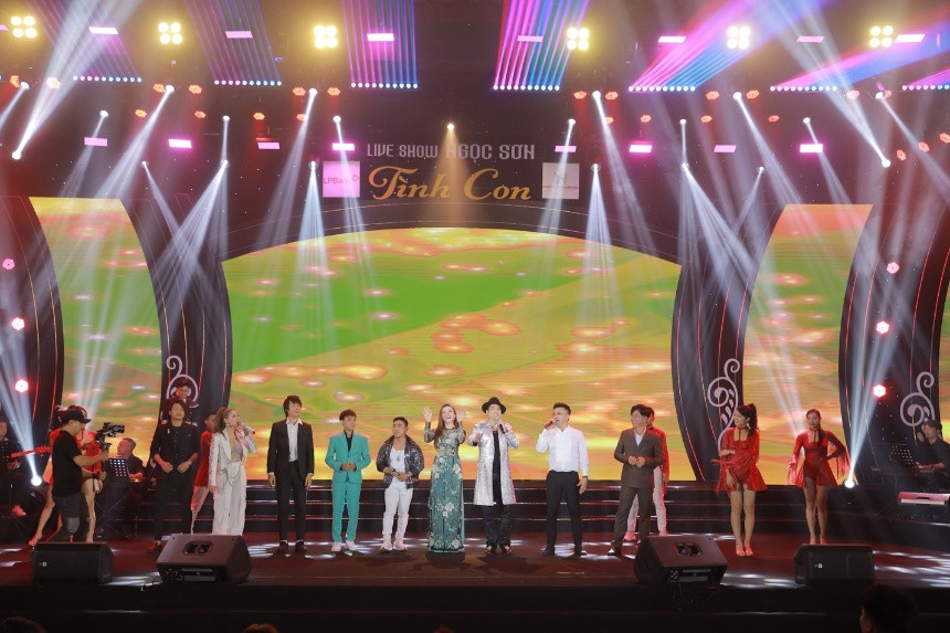 Các nghệ sỹ trong đêm diễn liveshow “Tình con”