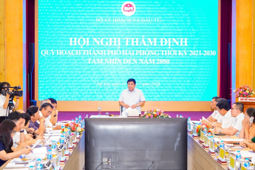 Ông Nguyễn Chí Dũng - Bộ trưởng Bộ Kế hoạch và Đầu tư chủ trì hội nghị thẩm định Quy hoạch thành phố Hải Phòng thời kỳ 2021 – 2030, tầm nhìn đến năm 2050. Ảnh: Haiphong.go