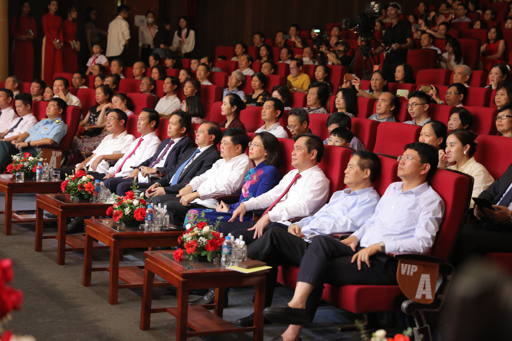 Các đại biểu tham dự chương trình Các đại biểu tham dự chương trình