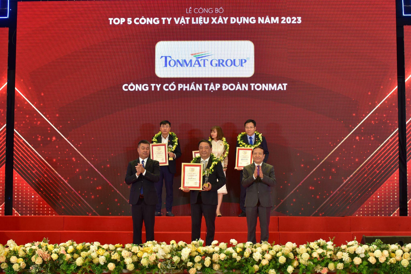 TONMAT Group nằm trong Top 500 DN Tư nhân lớn nhất VN & Top 5 Công ty VLXD uy tín TONMAT Group nằm trong Top 500 DN Tư nhân lớn nhất VN & Top 5 Công ty VLXD uy tín