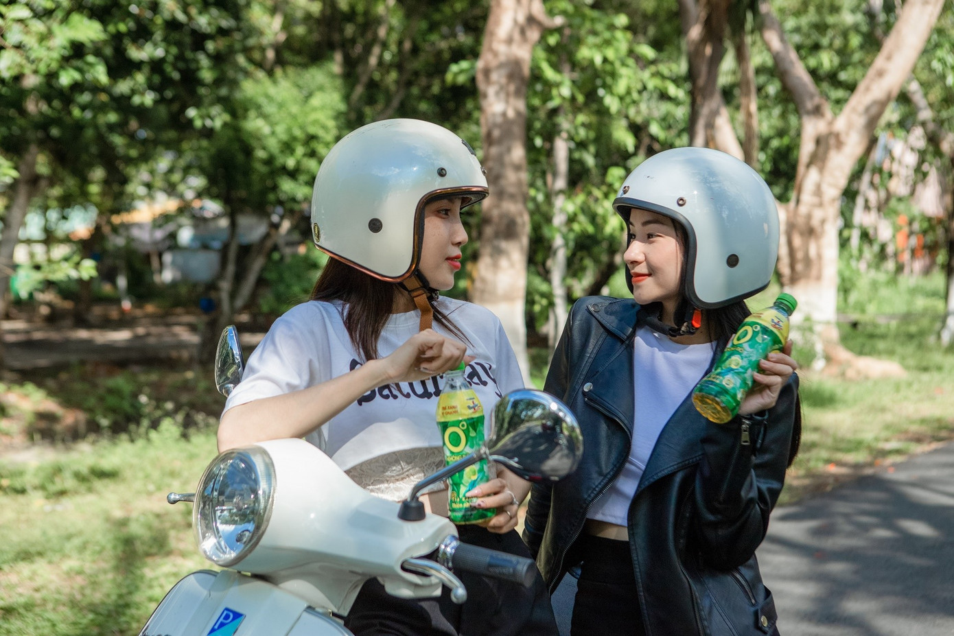 Thả hồn giữa những vườn cây xanh mát và giải tỏa căng thẳng mệt mỏi với Trà Xanh Không Độ là một trong những cách mà 2K5 yêu thích. Thả hồn giữa những vườn cây xanh mát và giải tỏa căng thẳng mệt mỏi với Trà Xanh Không Độ là một trong những cách mà 2K5 yêu thích.