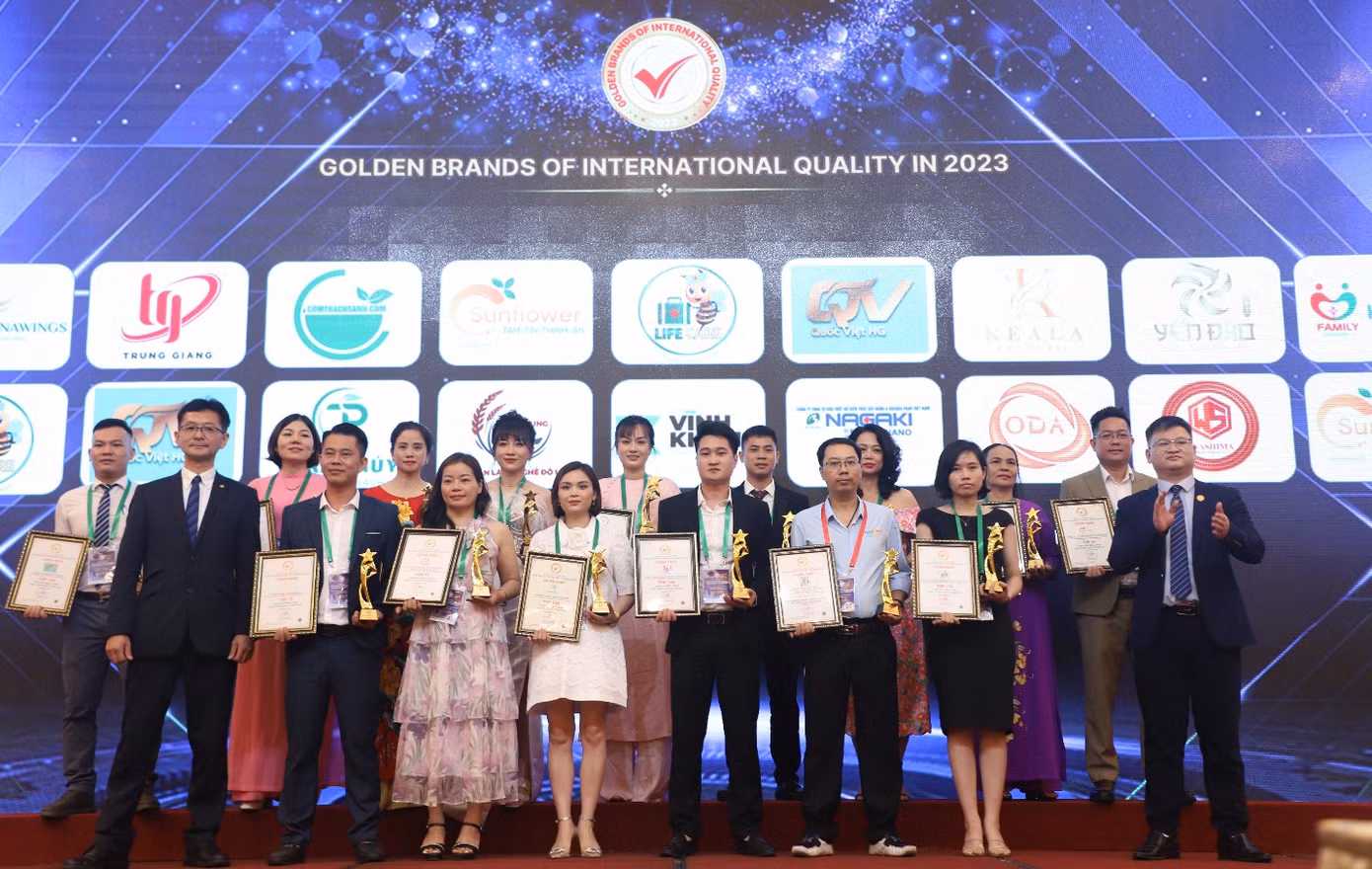 Lễ trao giải thưởng “Thương hiệu Vàng chất lượng Quốc tế” 2023 cho các doanh nghiệp. Ảnh: Khánh Hoà – Thuonggia24h.vn