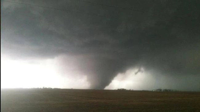 Cơn lốc xoáy khủng khiếp ở gần Roanoke, Illinois