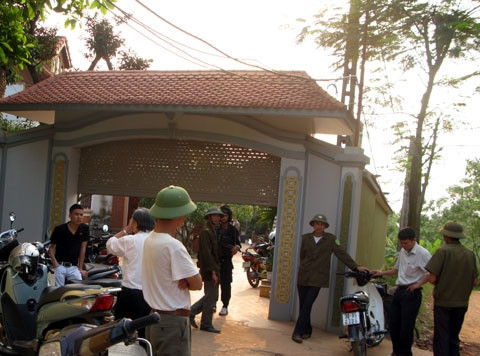 Cơ quan công an khám nhà Tú "trố". Cơ quan công an khám nhà Tú