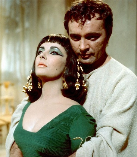 Những chuyện 'phim giả, tình thật' gây bão dư luận ảnh 3