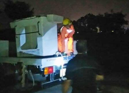 Cột điện bốc cháy, nổ như pháo hoa ảnh 2