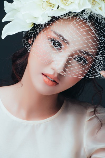 “Phù thủy” Tina Lê biến Á hậu Trà My thành quý cô quyến rũ ảnh 9