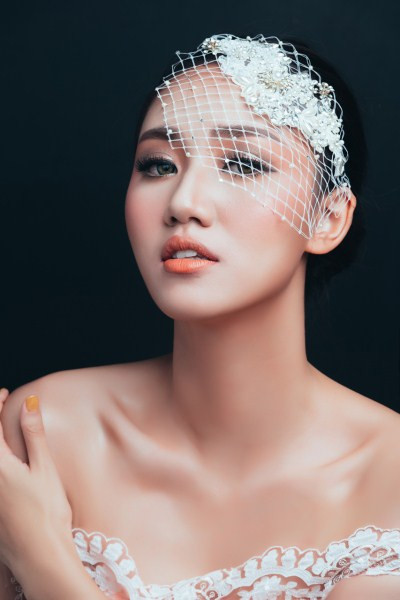 “Phù thủy” Tina Lê biến Á hậu Trà My thành quý cô quyến rũ ảnh 6