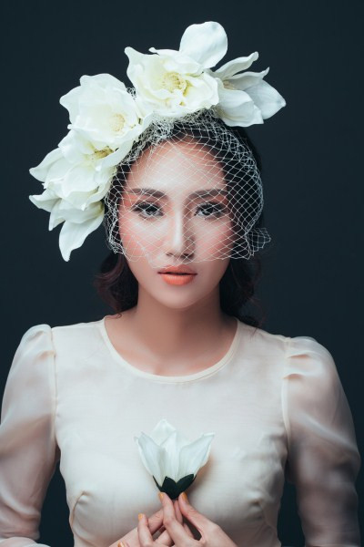 “Phù thủy” Tina Lê biến Á hậu Trà My thành quý cô quyến rũ ảnh 8