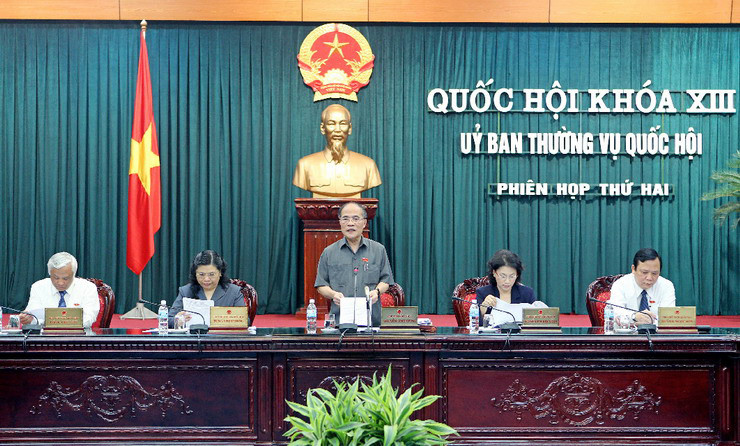 Chủ tịch Quốc hội Nguyễn Sinh Hùng điều hành phiên họp